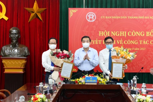 Chủ tịch Hà Nội trao quyết định bổ nhiệm Giám đốc 2 Sở GD-ĐT và VH-TT