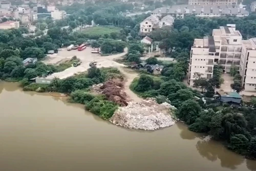 Chủ tịch Hà Nội yêu cầu làm rõ thông tin lấp đất nông nghiệp bằng phế thải xây dựng ở huyện Hoài Đức