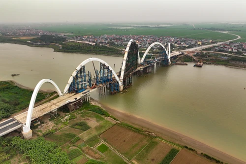 Nhìn từ flycam cầu vòm thép cao nhất Việt Nam với thiết kế độc đáo bắc qua sông Đuống