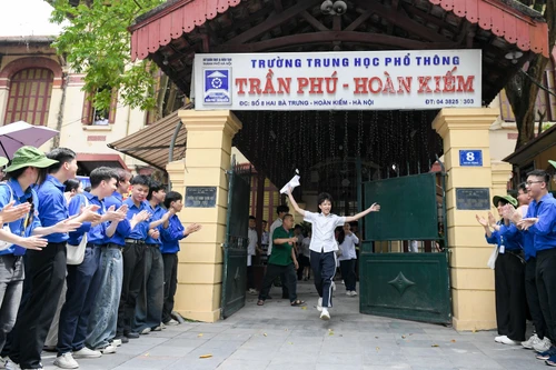 Chủ tịch Hà Nội chỉ đạo mới về thi tuyển sinh vào lớp 10 và tuyển sinh đầu cấp