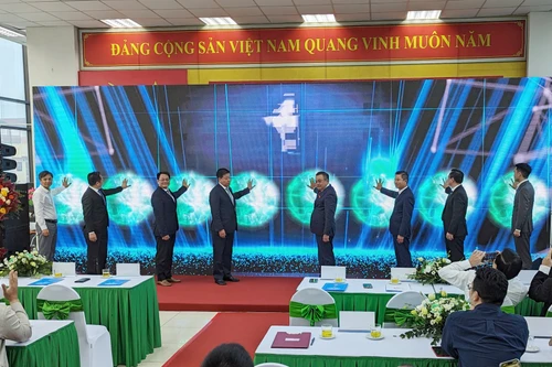 Hà Nội khai trương hệ thống vé điện tử liên thông, tiến tới giảm 4.000 nhân viên phục vụ trên xe bus