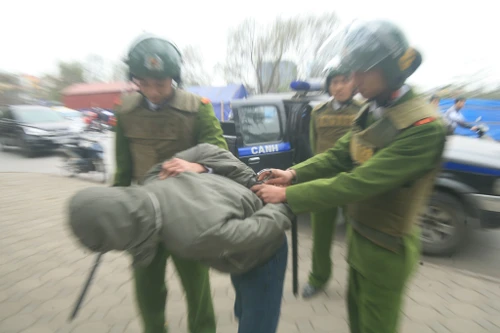 Chủ tịch Hà Nội tặng Bằng khen cho 5 cá nhân thuộc Công an Thành phố