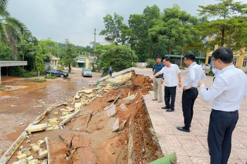 Công bố tình huống khẩn cấp về thiên tai tại xã Ba Vì do sạt lở nghiêm trọng