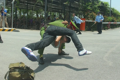 Chủ tịch UBND TP Hà Nội tặng Bằng khen 3 cá nhân Phòng Cảnh sát Điều tra tội phạm về ma túy - CATP Hà Nội