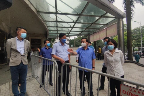 Kiểm tra phòng chống Covid-19 ở khách sạn, công viên, Phó Chủ tịch Hà Nội yêu cầu xử lý nghiêm vi phạm