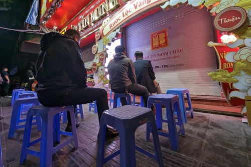 Hà Nội: Thưa thớt người chờ mua vàng lấy may Ngày Vía Thần Tài