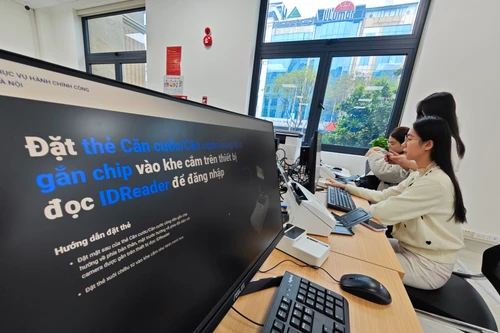 Chủ tịch Hà Nội chỉ đạo chấn chỉnh tình trạng lạm dụng yêu cầu nộp bản sao có chứng thực