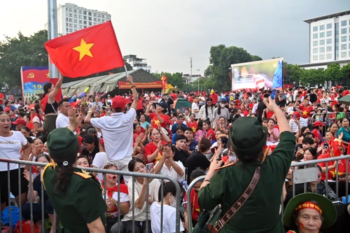 Chủ tịch Hà Nội chỉ đạo cơ quan, công sở trên tuyến diễu binh, diễu hành mở cửa phục vụ nhân dân