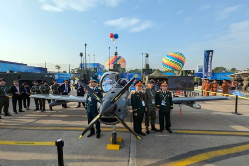 Tận mắt máy bay quân sự chạy bằng xăng A95 "Make in Việt Nam"