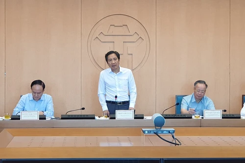  Sáng 21-9, Bộ Nội vụ và UBND TP Hà Nội đã tổ chức hội nghị lấy ý kiến góp ý dự thảo Nghị định quy định chi tiết thi hành thí điểm chính quyền đô thị