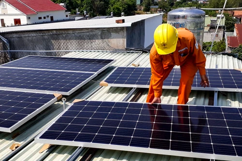 Hà Nội đặt mục tiêu 50% công sở và nhà dân sẽ sử dụng điện mặt trời mái nhà 