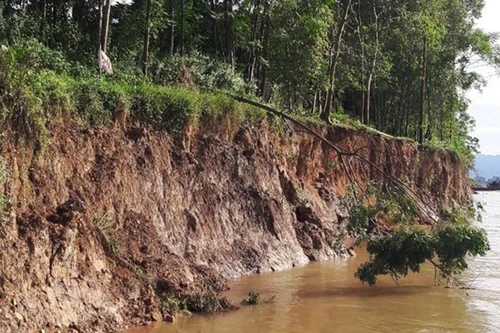 Hà Nội công bố tình huống khẩn cấp sạt lở đê hữu Đà, hữu Hồng ở Ba Vì