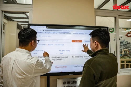 Hà Nội yêu cầu đảm bảo không gián đoạn thủ tục hành chính khi sắp xếp, tổ chức bộ máy