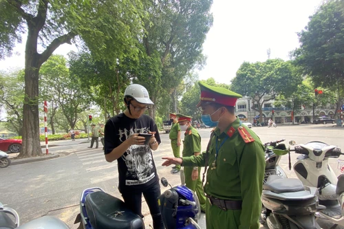 Hà Nội đề nghị vận động người dân không ra khỏi nhà khi không cần thiết để phòng Covid-19