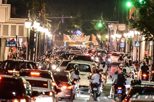 Hà Nội sẽ xem xét điều chỉnh và bổ sung phí liên quan đến ô nhiễm, xây dựng và ùn tắc giao thông