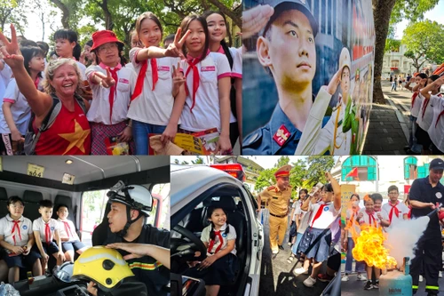 Học sinh Hà Nội thích thú trải nghiệm trang bị, khí tài của Công an Thủ đô bên hồ Gươm