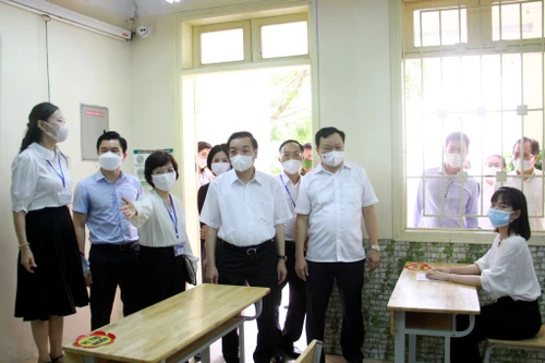 Chủ tịch Hà Nội: Mọi công tác phải gắn với yêu cầu "tuyệt đối", đảm bảo phòng dịch cho kỳ thi tốt nghiệp THPT