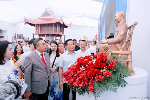 Chủ tịch Hà Nội Trần Sỹ Thanh thăm không gian truyền thống và sáng tạo Hà Nội 2025