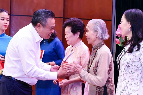 Chủ tịch Hà Nội dự Ngày hội Đại đoàn kết 2024 cùng nhân dân quận Hoàn Kiếm