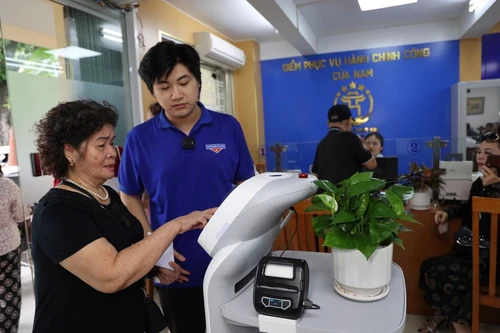 Hà Nội triển khai chiến dịch 45 ngày đêm hỗ trợ chuyển đổi số tại các xã, phường