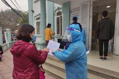 Hà Nội yêu cầu không ngăn sông cấm chợ, không gây khó dễ cho người dân...