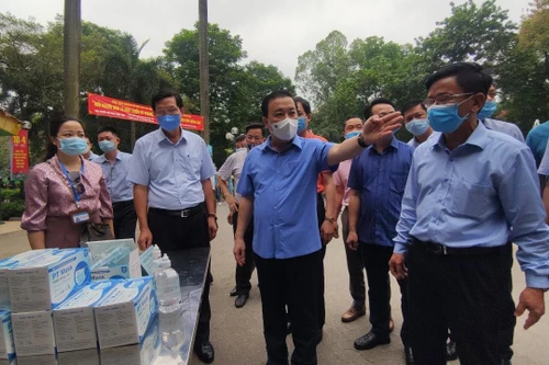 Phó Chủ tịch UBND TP Hà Nội kiểm tra công tác phòng Covid-19 ở công viên Thủ Lệ