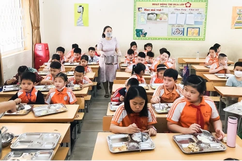 Hà Nội đôn đốc việc hỗ trợ bữa ăn bán trú cho học sinh tiểu học năm học 2025-2026