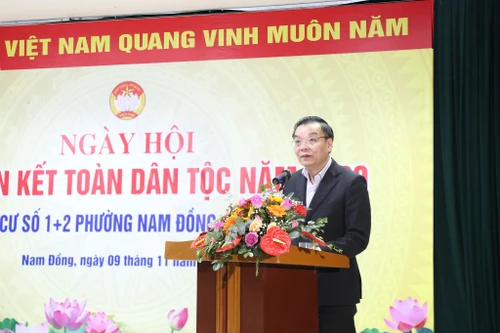 Chủ tịch thành phố Hà Nội chung vui Ngày hội Đại đoàn kết với người dân quận Đống Đa