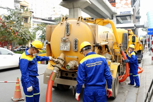 Hà Nội yêu cầu Sở Xây dựng huy động 100% quân số, máy móc để giải tỏa ngay các điểm úng ngập