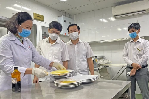 Hà Nội: Không để cơ sở kinh doanh thức ăn đường phố không an toàn hoạt động 