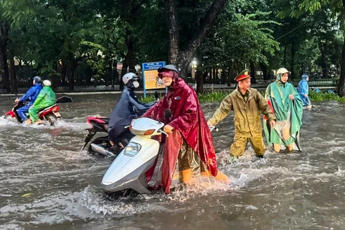 Hà Nội thông tin nhanh công tác triển khai ứng phó với cơn bão số 10