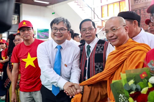 Hà Nội đón tiếp chu đáo đoàn đại biểu TP Đà Nẵng, tỉnh Quảng Ngãi đến dự A80