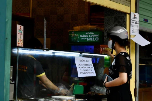 Hà Nội: Từ 12h ngày 25-5, nhà hàng ăn uống chỉ được bán mang về, tạm dừng hoạt động cửa hàng cắt tóc, gội đầu