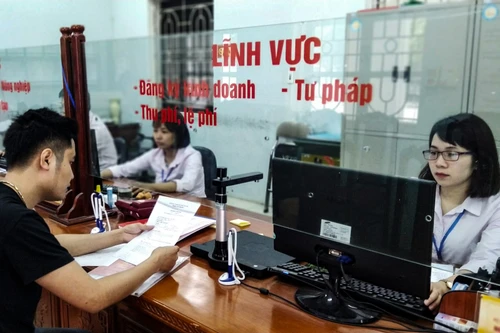 Hà Nội hỗ trợ 15% lương cơ sở mỗi tháng cho công chức cấp xã được ủy quyền giải quyết thủ tục hành chính 