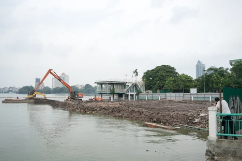 Hà Nội dừng nạo vét bùn Hồ Tây để đánh giá lại tính khả thi