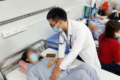 Hà Nội: Báo cáo trước 25-12 kết quả điều tra vụ ngộ độc làm 2 người chết ở Long Biên