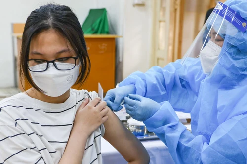 Cận cảnh quy trình tiêm vaccine phòng Covid-19 mũi 2 cho học sinh Hà Nội