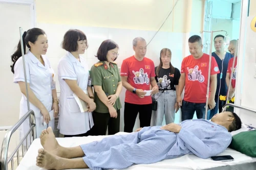 Bệnh viện 19-8 Bộ Công an sẻ chia với người mắc bệnh hiểm nghèo