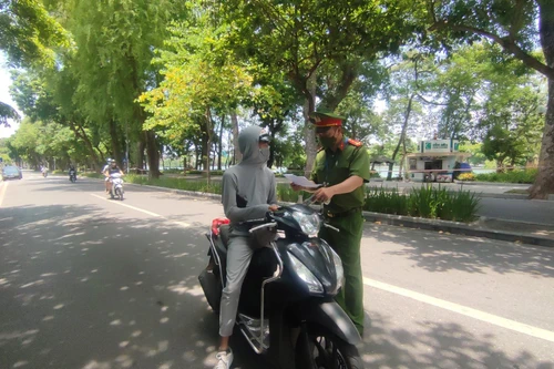 Hà Nội: Đối chiếu, kiểm tra kỹ giấy đi đường, xử lý nghiêm vi phạm từ 9/8 