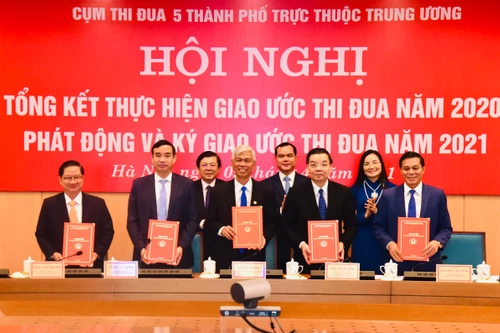 Năm thành phố trực thuộc Trung ương giao ước thi đua thực hiện thắng lợi "mục tiêu kép"