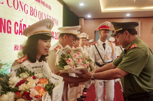 'Cấp bậc hàm càng cao thì trách nhiệm càng lớn, hiệu quả công tác phải tốt hơn'