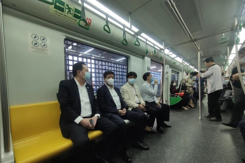 [Video] Phó Chủ tịch Hà Nội thị sát toàn tuyến đường sắt đô thị Cát Linh - Hà Đông trước ngày bàn giao