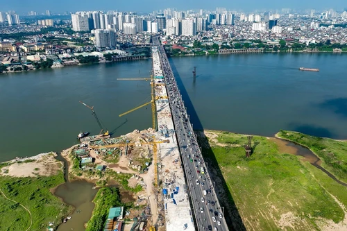 Hình ảnh ấn tượng cầu Vĩnh Tuy 2 mới được hợp long ở Hà Nội