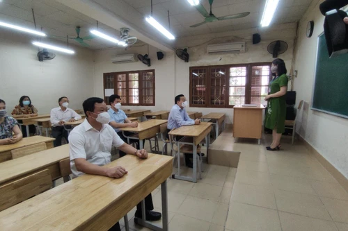 Chủ tịch Hà Nội vào vai thí sinh diễn tập tình huống phòng chống Covid-19 đảm bảo an toàn thi lớp 10