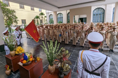Tuổi trẻ Công an Thủ đô báo công trước các Anh hùng liệt sỹ bên thềm ngày hội lớn