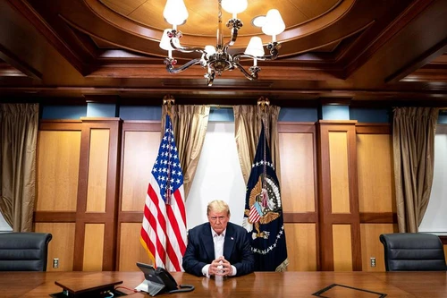 [ẢNH] Những khoảnh khắc đi vào lịch sử trong nhiệm kỳ 4 năm của Tổng thống Donald Trump