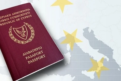 [Tin nhanh tối 25-8-2020] Mâu thuẫn, hai nữ tiếp viên gọi hội, chém nhau đứt bàn tay