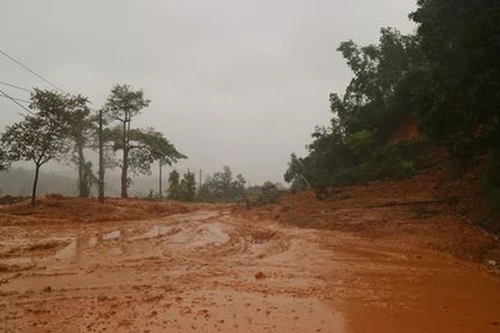 [Tin nhanh sáng 18-10-2020] Ứng cứu hơn 20 cán bộ, chiến sĩ Sư đoàn 337 bị nạn ở Quảng Trị
