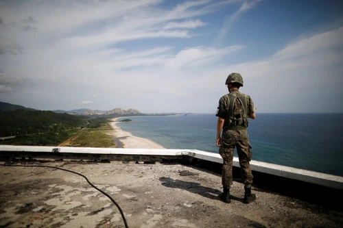 Quân đội Hàn Quốc bắt được một người Triều Tiên vượt biên