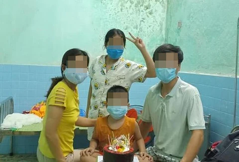 [Tin nhanh sáng 20-8-2020] Phó Chủ tịch phường mừng sinh nhật trong khu cách ly